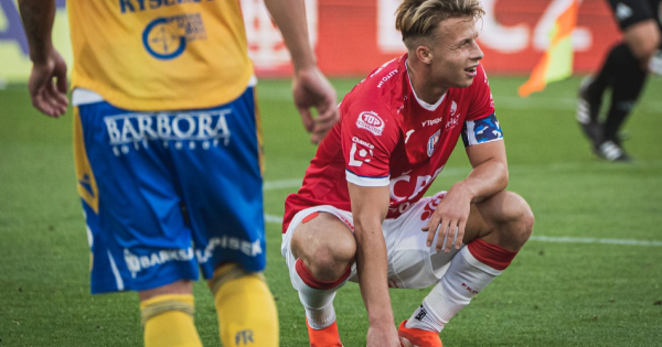 Studium mi pomáhá odfiltrovat fotbal, říka pardubický záložník Sychra